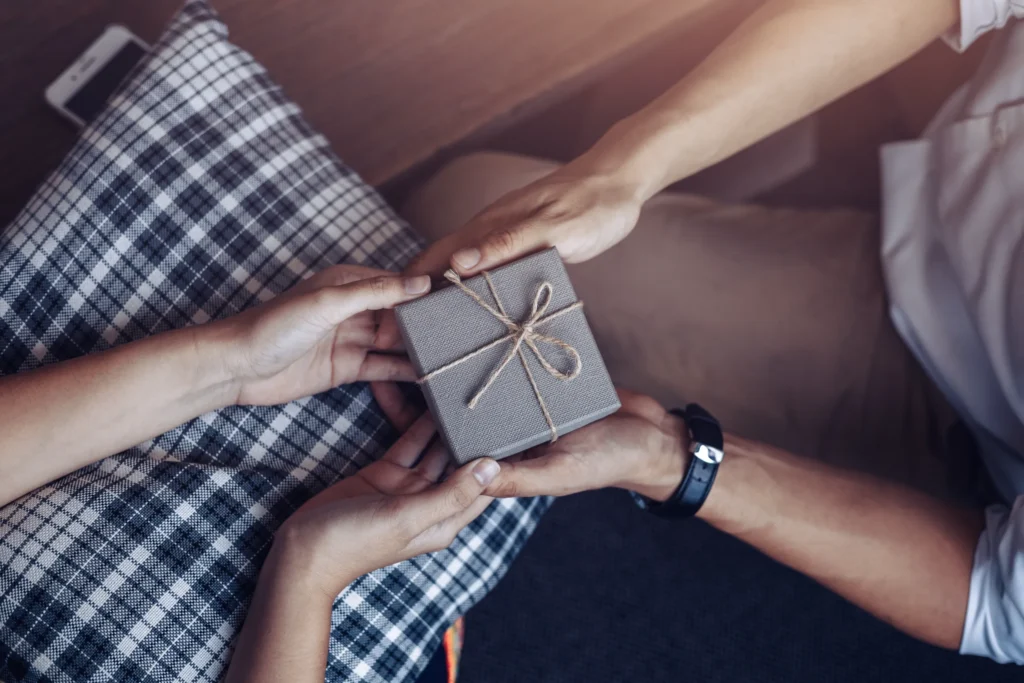 offrir un cadeau à un homme
