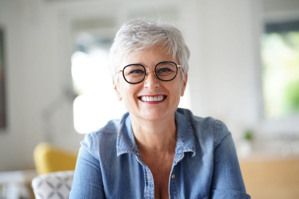 Top 12 des coupes de cheveux courts pour une femme de 60 ans